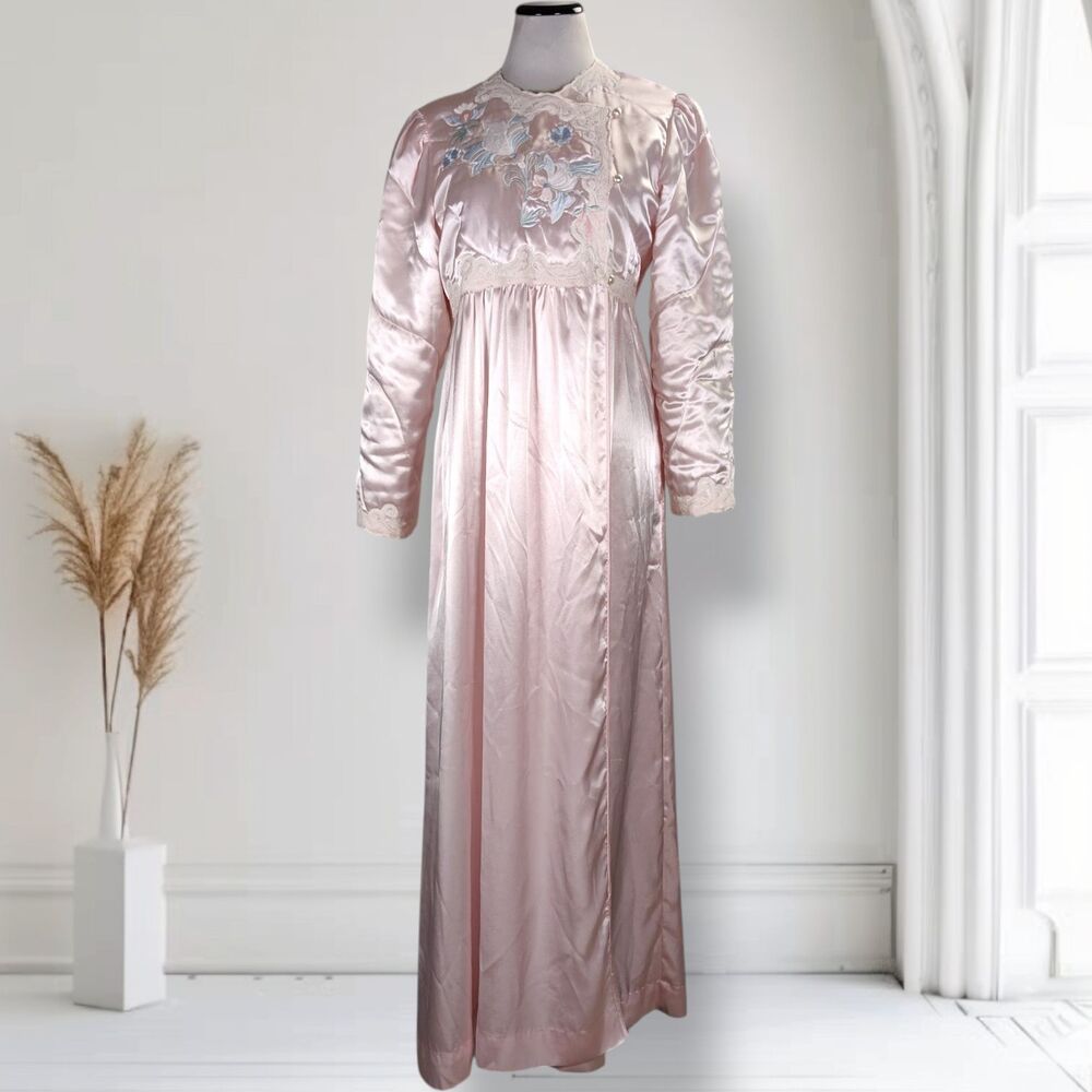 Natori Pink Satin Dressing Gown Robe Size M Floral Embroidery Lace Trim